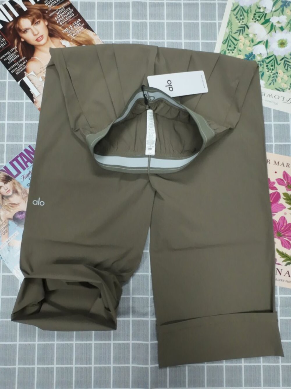 Brand New🌱ALO Yoga Olive Tree Suit Up Pants Regular 30 inseam - Picture 4 of 6
